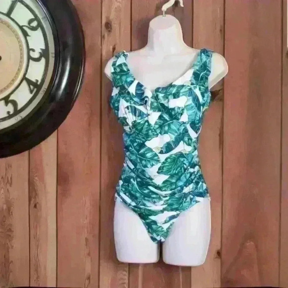 NWOT Ruffles One Piece Swimsuit - Picture 5 of 7